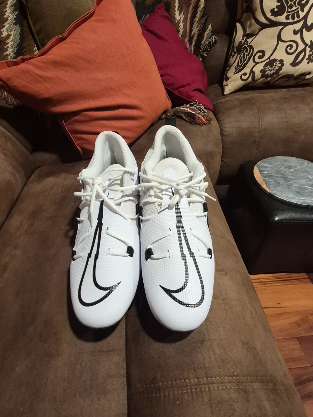 Nike Men’s White Soccer/Football Cleats with Black Swoosh Size 14